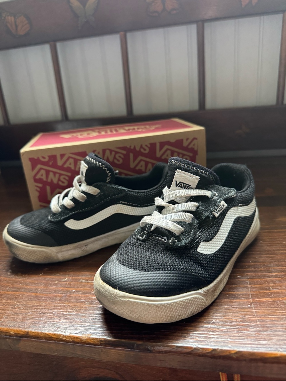 Vans Toddler Black & White Low-Top Sneakers 9.5